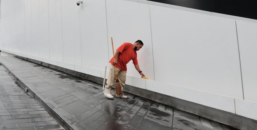 Photo Commercial Floor Scrubber