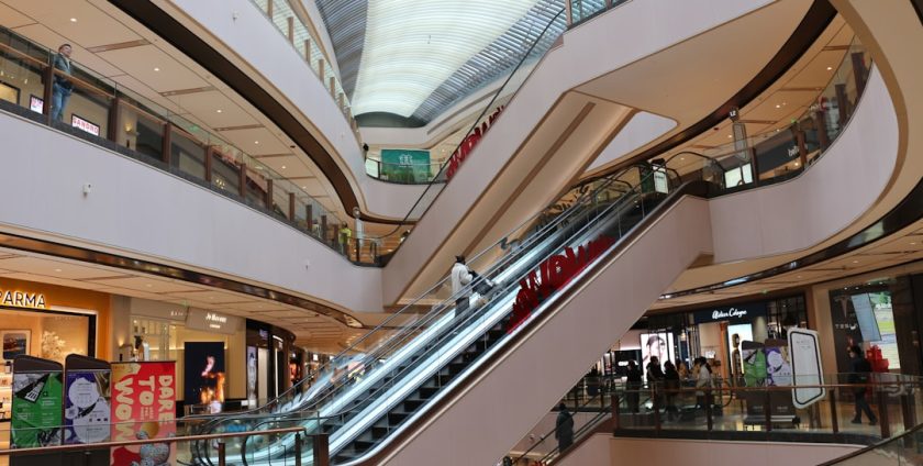 Photo Shopping Centres Maintain Spotless Floors